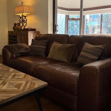 Stunning Beverley Bungalow W Fireplace, Private Parking, And Garden エクステリア 写真