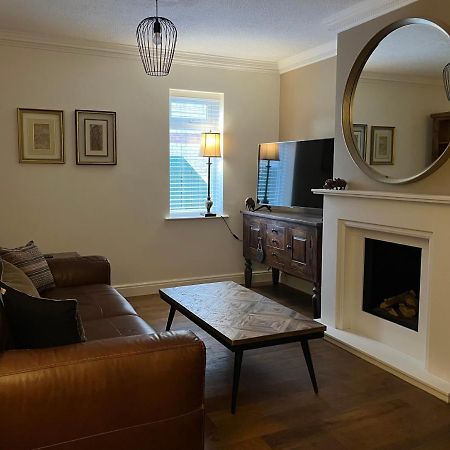 Stunning Beverley Bungalow W Fireplace, Private Parking, And Garden エクステリア 写真