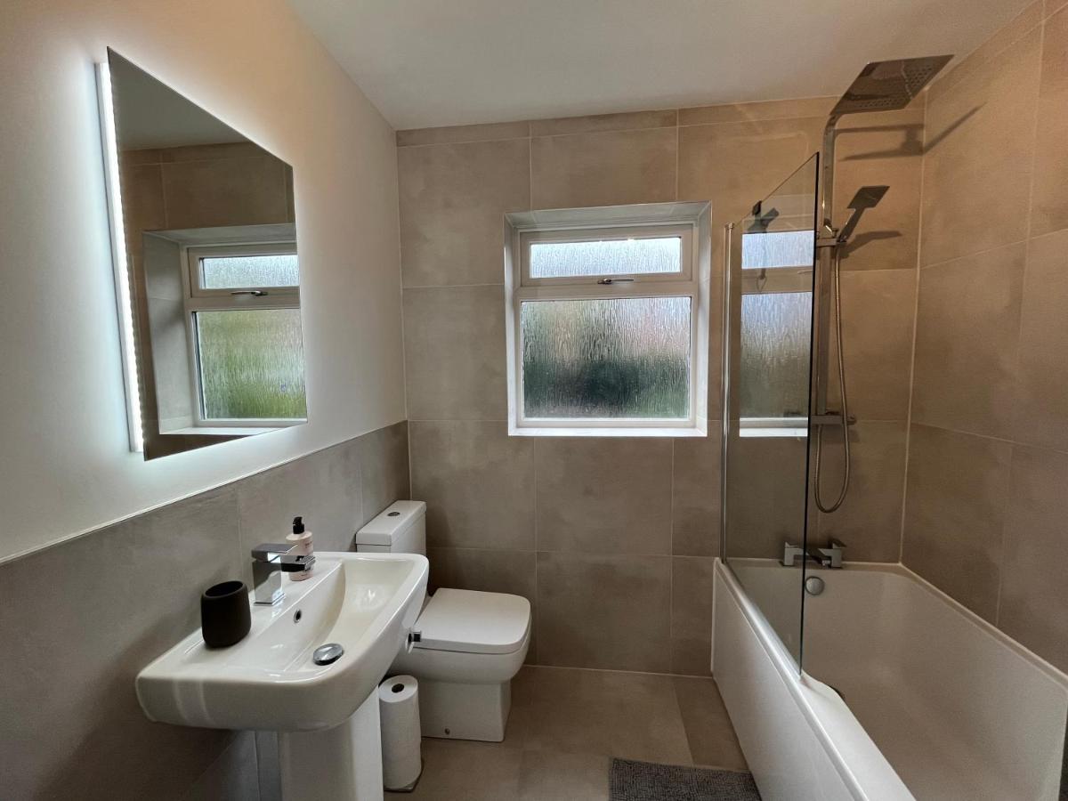 Stunning Beverley Bungalow W Fireplace, Private Parking, And Garden エクステリア 写真