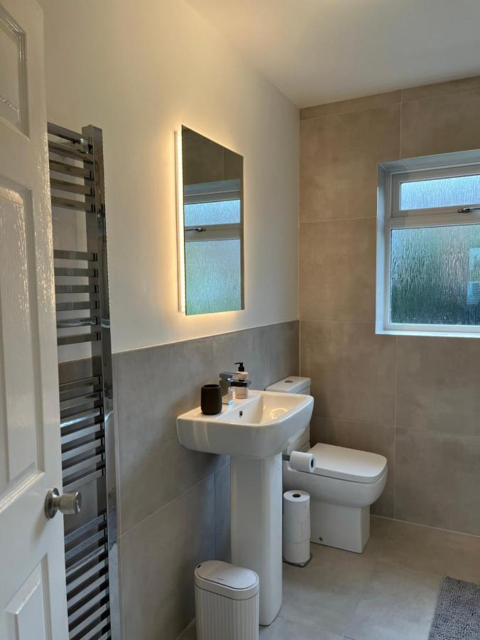 Stunning Beverley Bungalow W Fireplace, Private Parking, And Garden エクステリア 写真