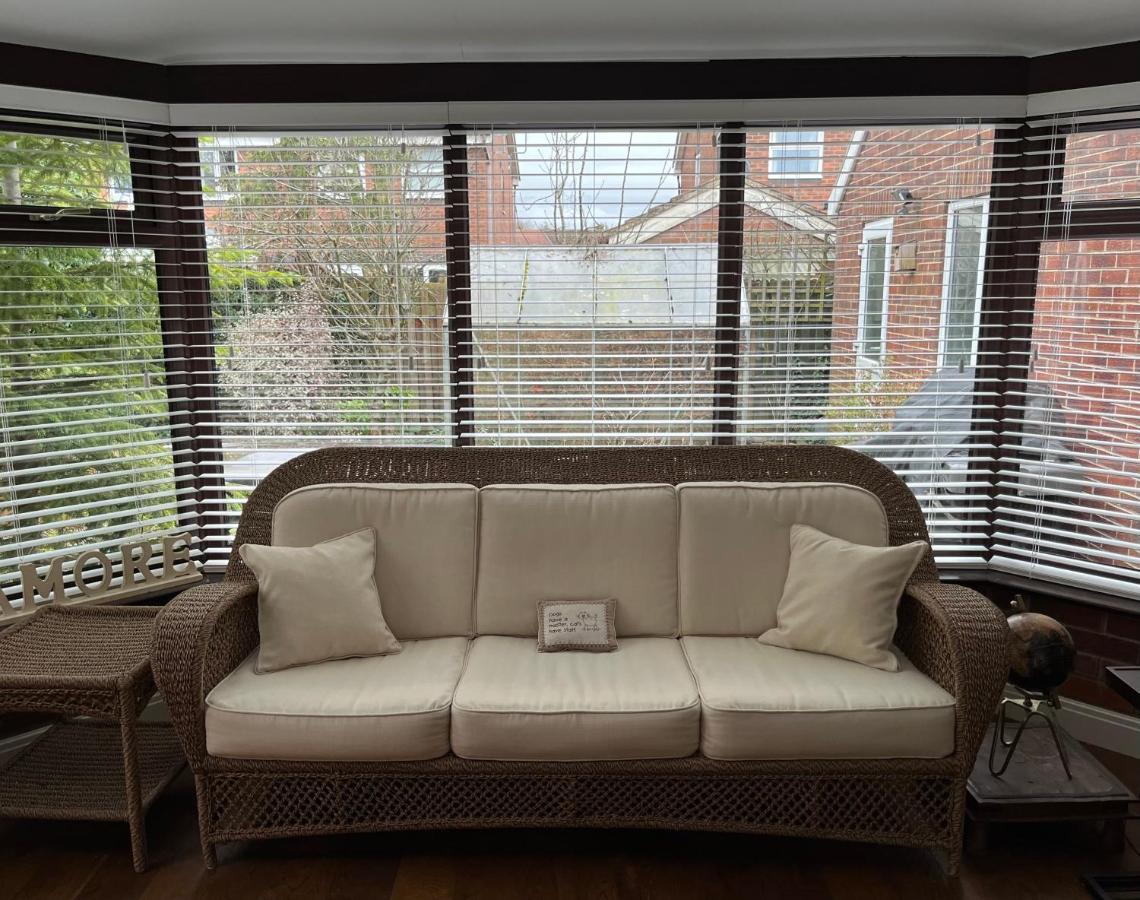 Stunning Beverley Bungalow W Fireplace, Private Parking, And Garden エクステリア 写真