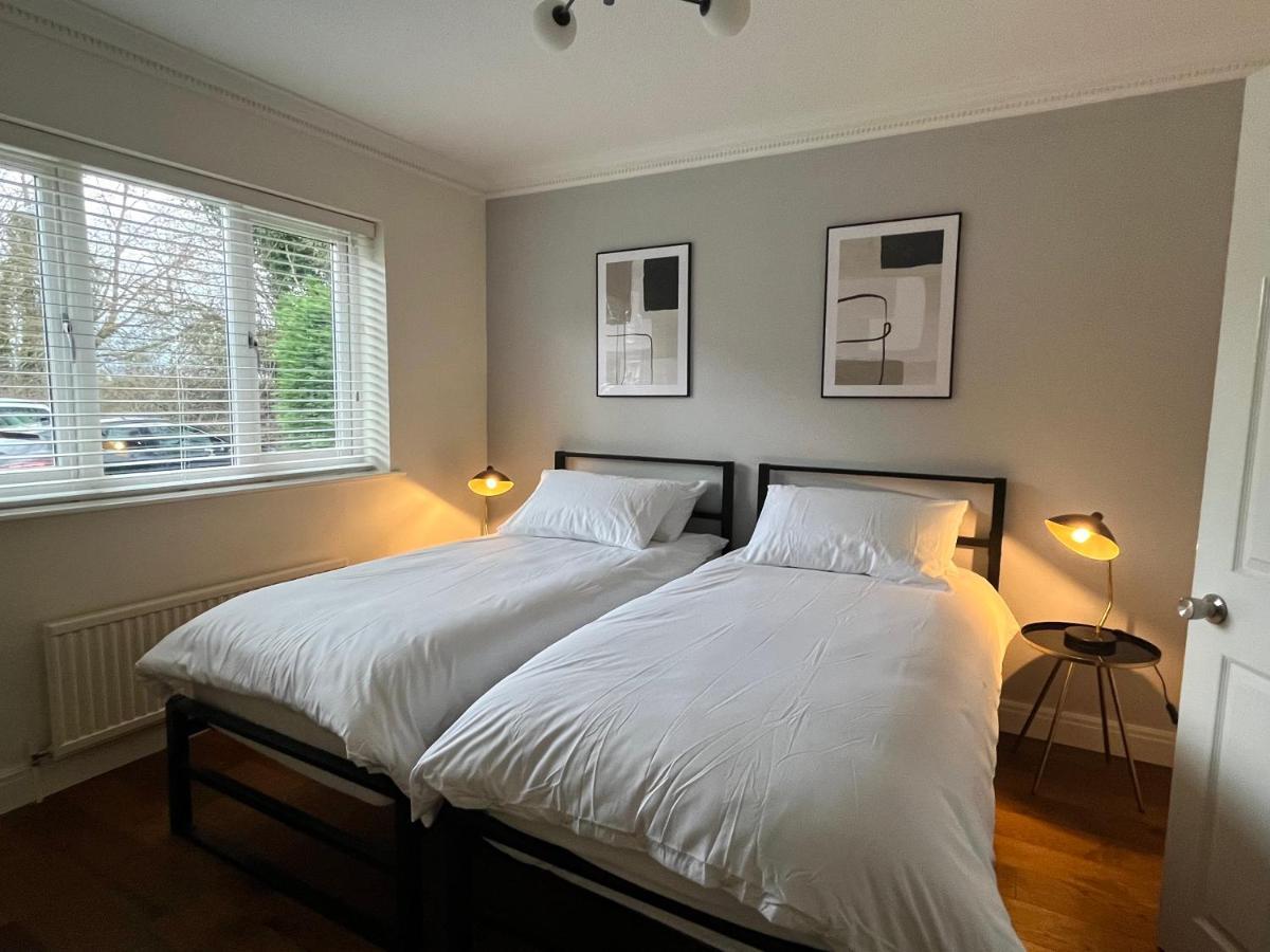 Stunning Beverley Bungalow W Fireplace, Private Parking, And Garden エクステリア 写真