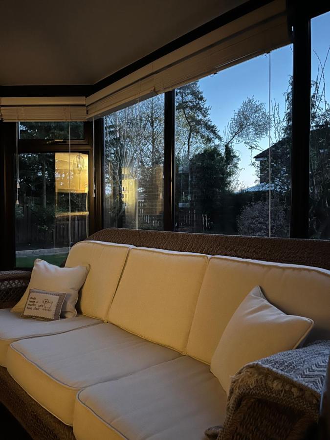 Stunning Beverley Bungalow W Fireplace, Private Parking, And Garden エクステリア 写真