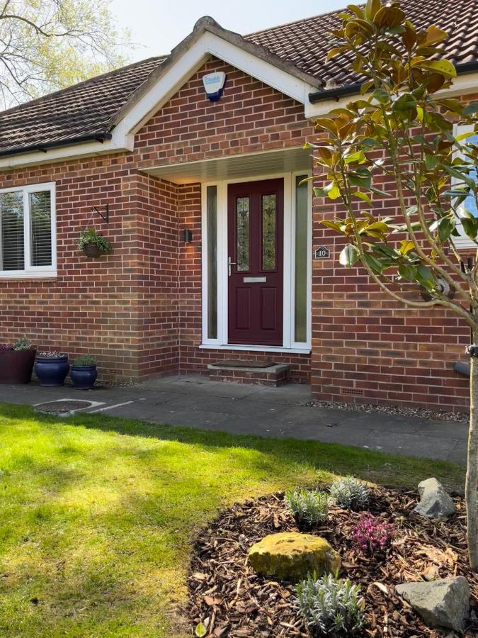 Stunning Beverley Bungalow W Fireplace, Private Parking, And Garden エクステリア 写真
